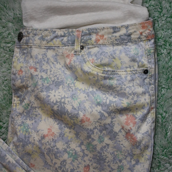 Roz & Ali Floral Ankle Jeans - Multicolor - Picture 1 of 6